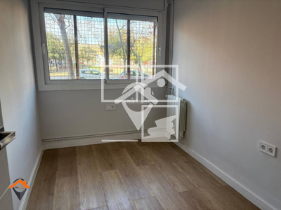 Inmueble en Avenida Alcalde Moix    Bajo, Barcelona