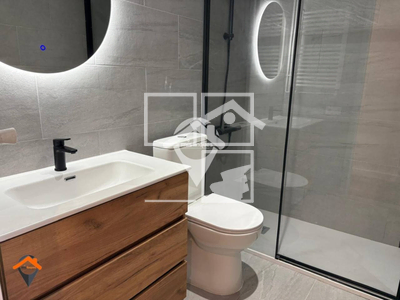 Inmueble en Avenida Alcalde Moix    Bajo, Barcelona